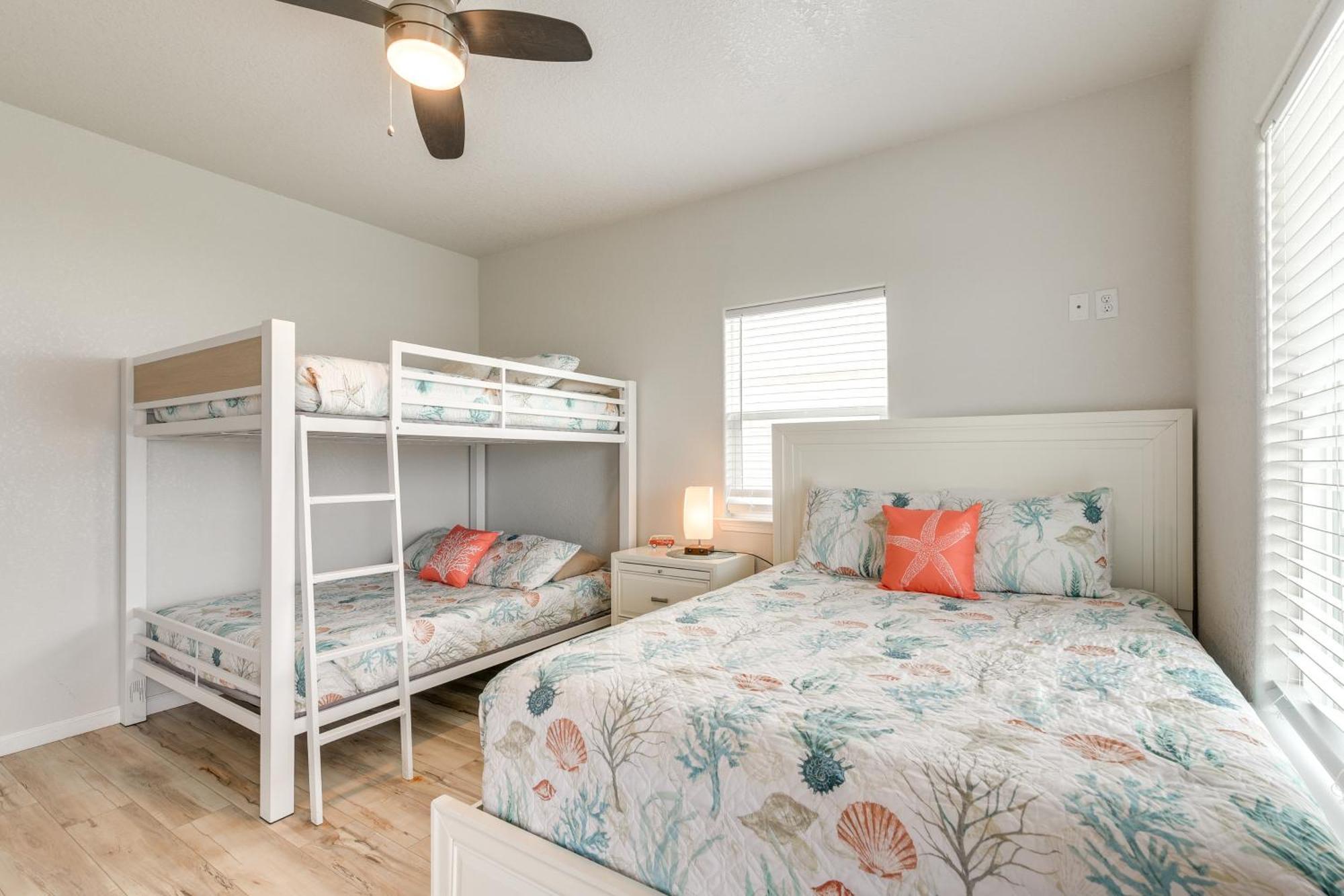 Beachfront Texas Retreat - 2 Decks, Patio And Views! Surfside Beach Esterno foto