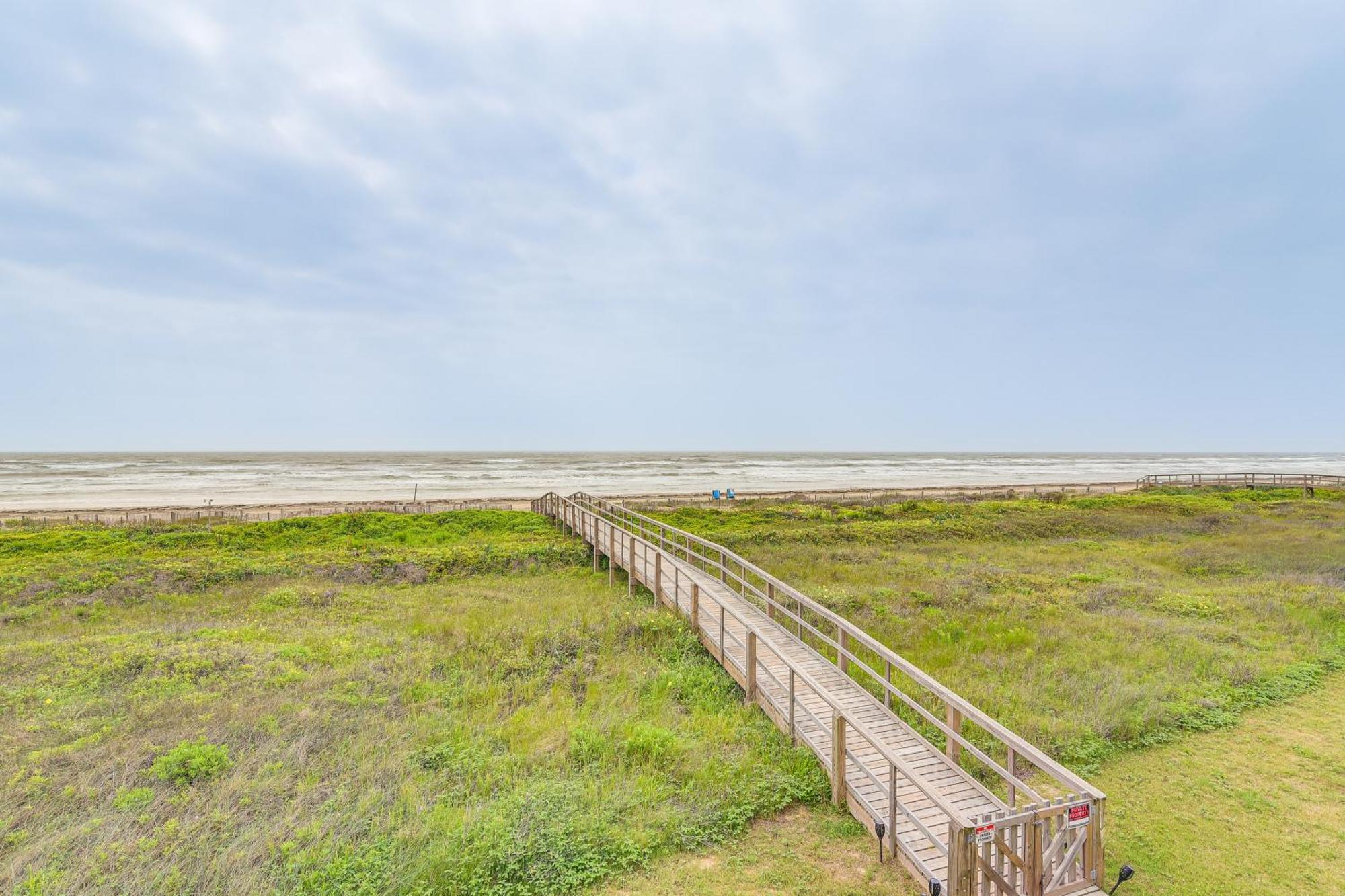 Beachfront Texas Retreat - 2 Decks, Patio And Views! Surfside Beach Esterno foto