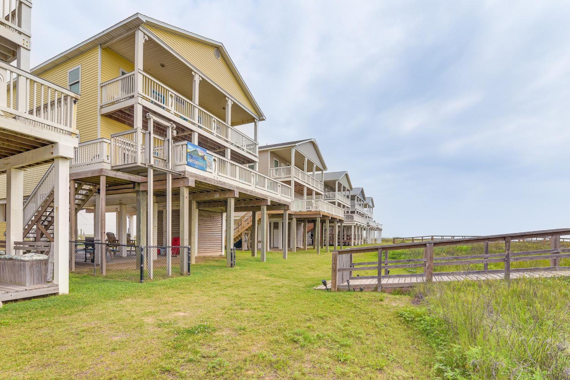 Beachfront Texas Retreat - 2 Decks, Patio And Views! Surfside Beach Esterno foto