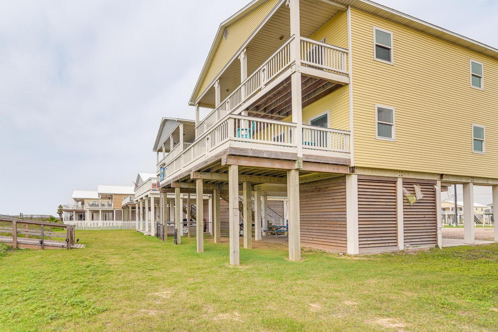 Beachfront Texas Retreat - 2 Decks, Patio And Views! Surfside Beach Esterno foto
